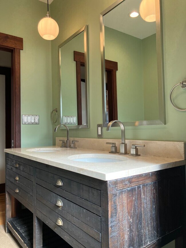 Building Photo - Charming Craftsman 2-Bedroom Home with Upd...