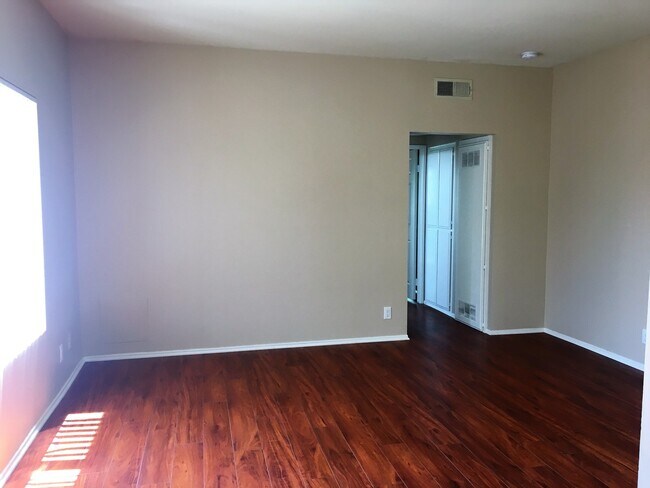 Building Photo - 1441 N Edison Blvd