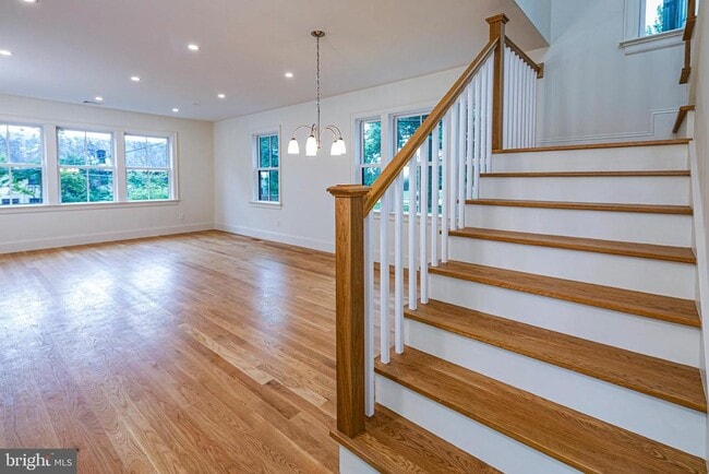 Building Photo - 22 Dickinson St