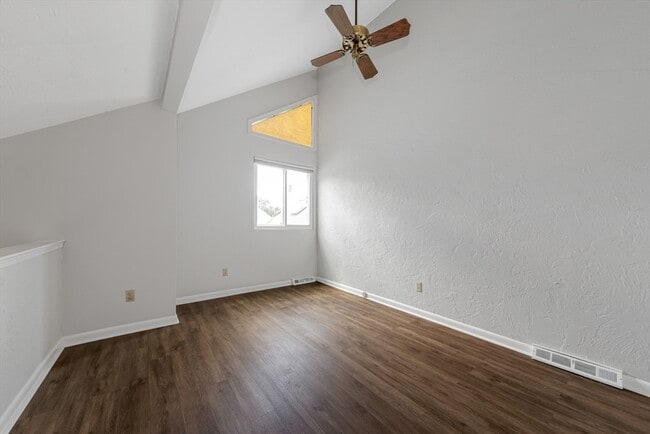 Building Photo - 203 Lake St