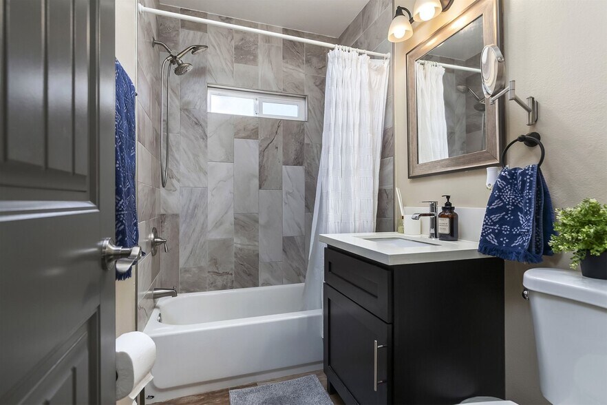 Building Photo - 2039 O Ave