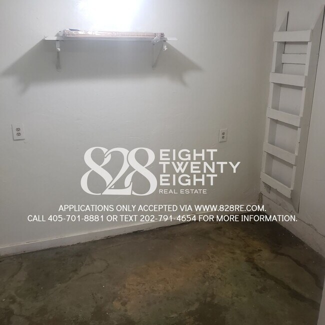 Building Photo - COMING SOON MID-FEBRUARY 2026! 4 bed/1 Bath House with an Awesome Backyard!