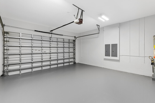 Building Photo - 1256 Beacon Cir