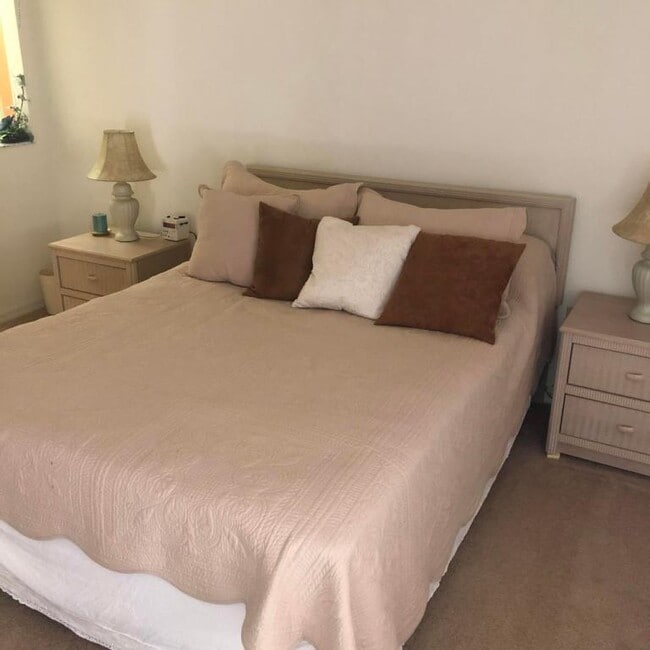 Building Photo - 1209 Country Club Dr