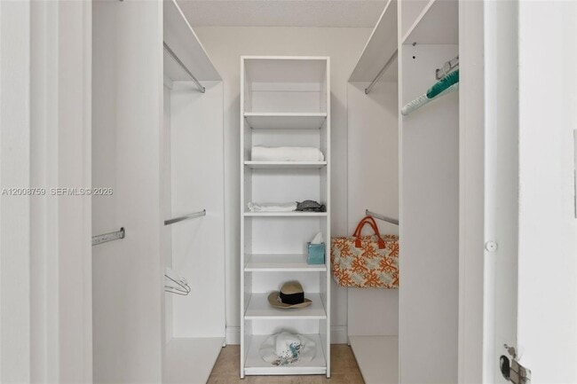 Building Photo - 2030 S Ocean Dr