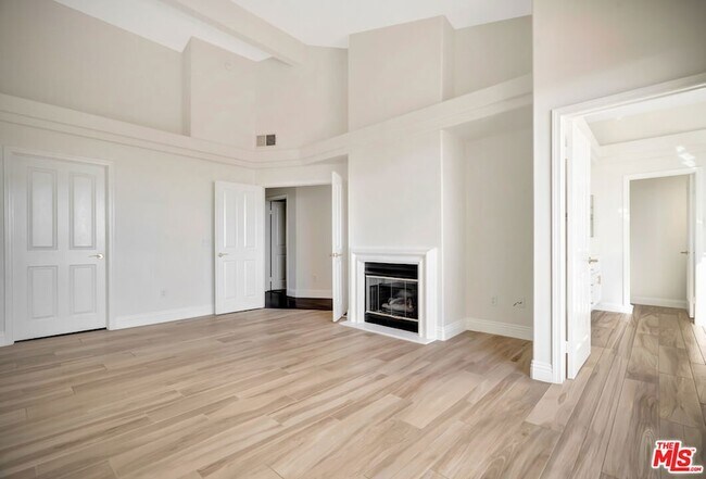 Building Photo - 6463 Zuma View Pl