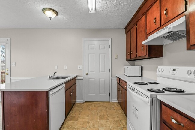 Building Photo - 3437 Kingfisher Dr