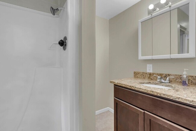 Building Photo - Updated 4 Bedroom 3 bathroom in Derby, KS