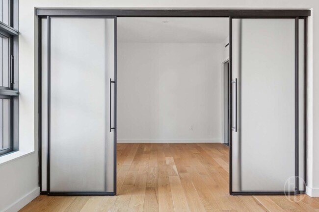 Building Photo - 547 W 47th St