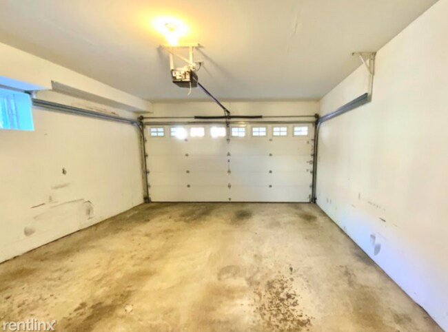 Building Photo - 900 N 3rd St