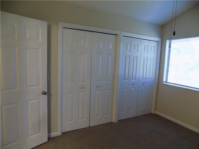 Building Photo - Close to the Beach!