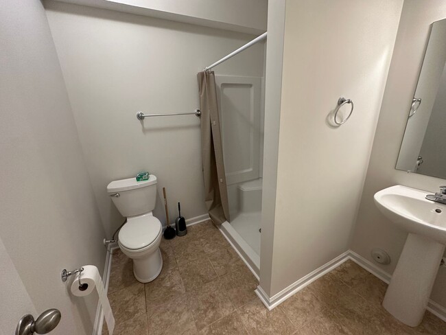 Building Photo - 3-bedroom, 3.5-bathroom nestled in Wyndhur...