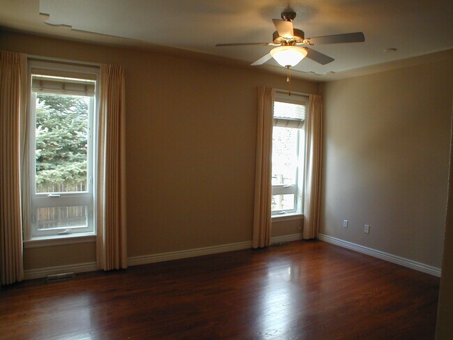 Building Photo - House For Lease