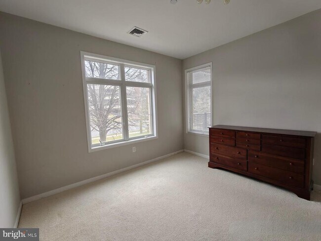 Building Photo - 206 Carson Terrace