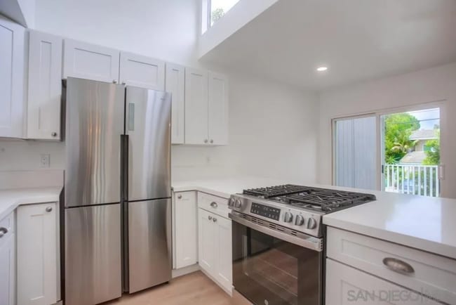 Building Photo - Townhome in the heart of La Jolla’s coveted Beach Barber Tract