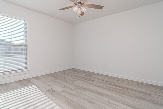 Building Photo - 2060 Acacia Ln