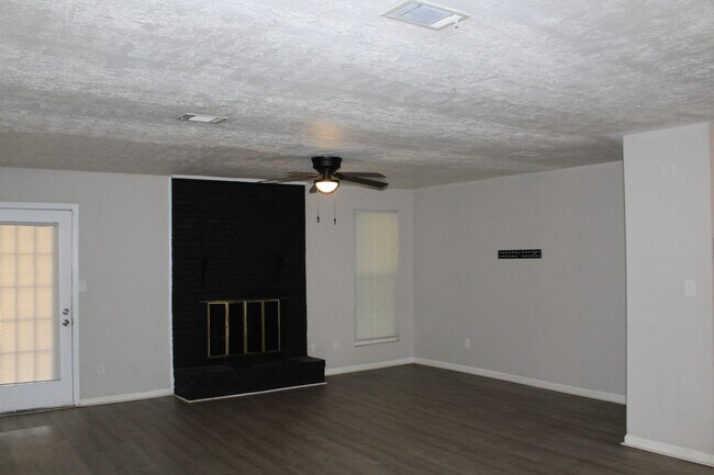 Building Photo - 3 Bedroom 2 Bath South Augusta