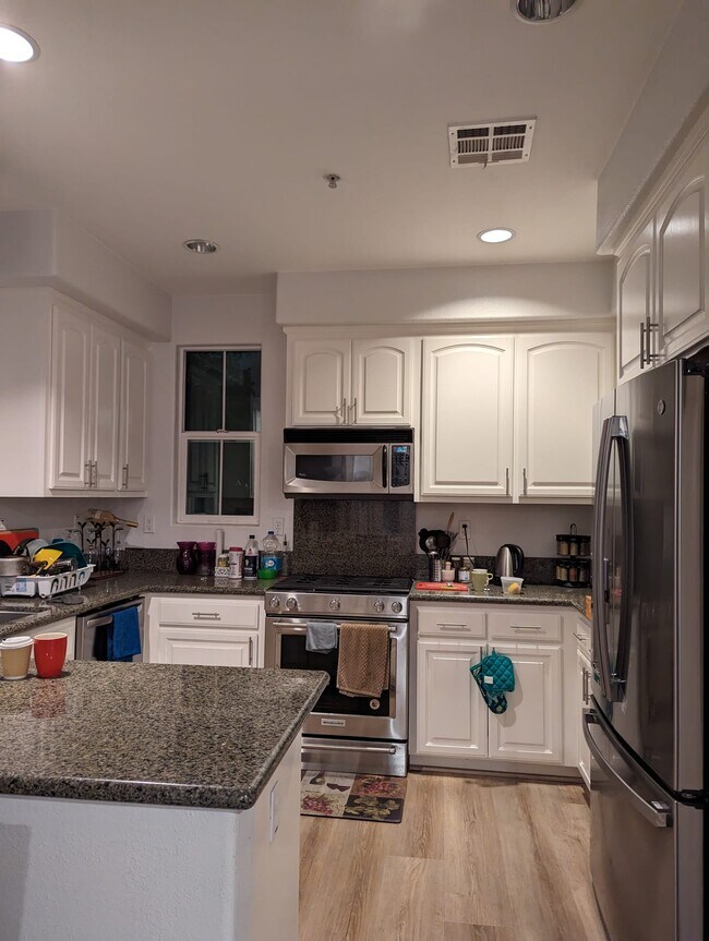 Building Photo - 135 Parc Place Dr