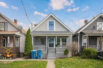 Building Photo - Four Bed 2 Full Bath in Lorain- FIRST MONTH RENT HALF OFF!