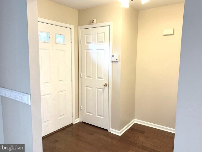 Building Photo - 4 Putman Ct