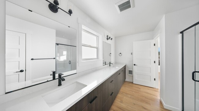 Building Photo - 3 Bed 2 Bath - A/C Mini-split - Fabulous Floor Plan - Garage