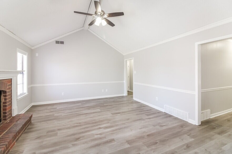 Building Photo - 7856 Deer Cove