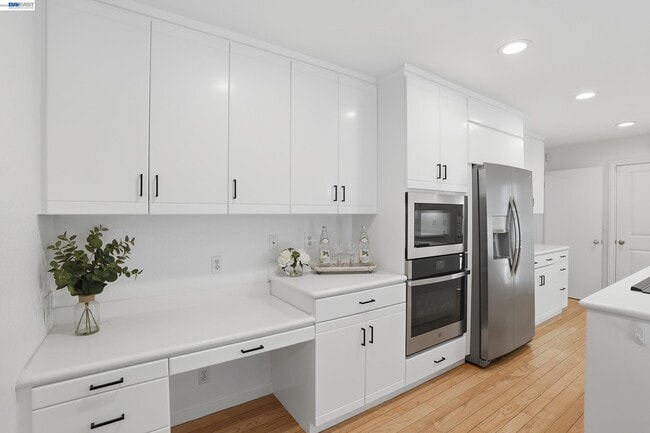 Building Photo - 2402 Royal Oaks Dr