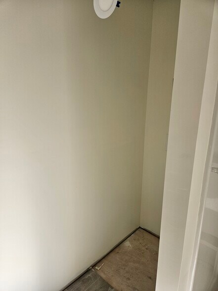 Washer & Dryer in Bathroom - 34 Park St