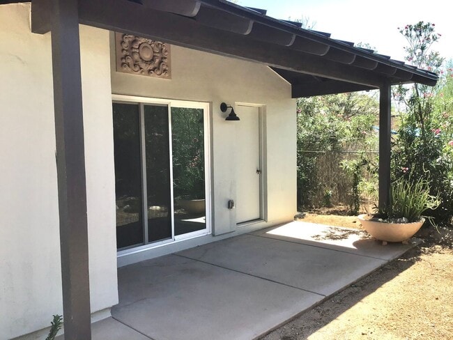 Building Photo - Modern, beautiful 3Bdrm, 2ba unfurnished i...