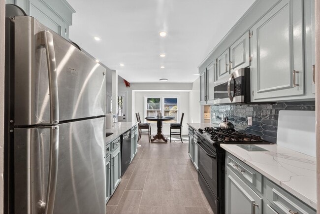 Building Photo - 1353 Secessionville Rd