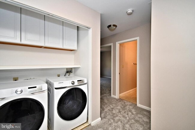 Building Photo - 1055 Balley Dr