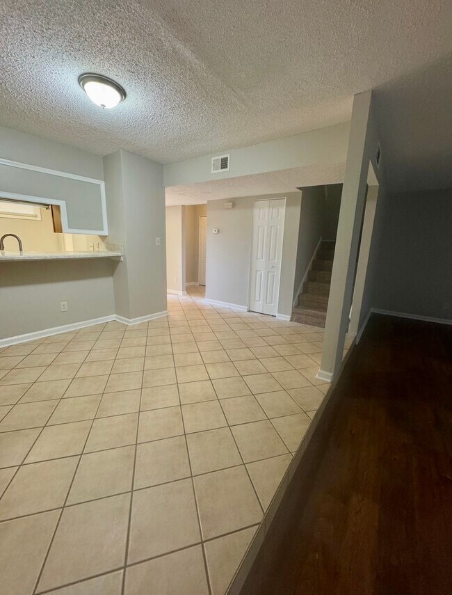 Building Photo - Freshly renovated 3 bedroom condo in Decatur