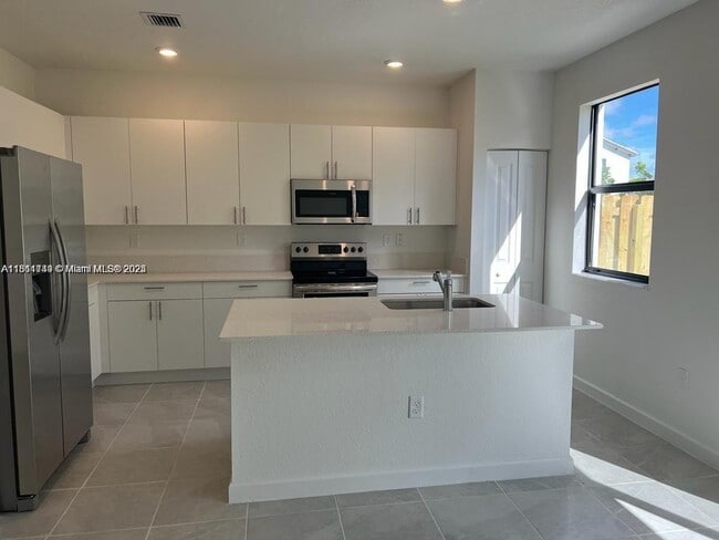 Building Photo - 28511 SW 134th Ct