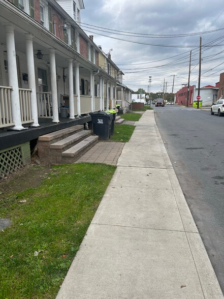 Building Photo - 117 N 1st St