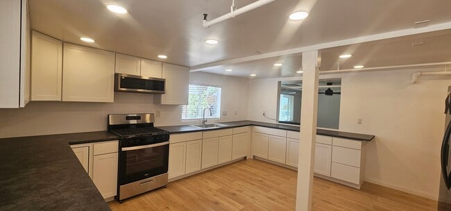 Building Photo - Rancho De Oro