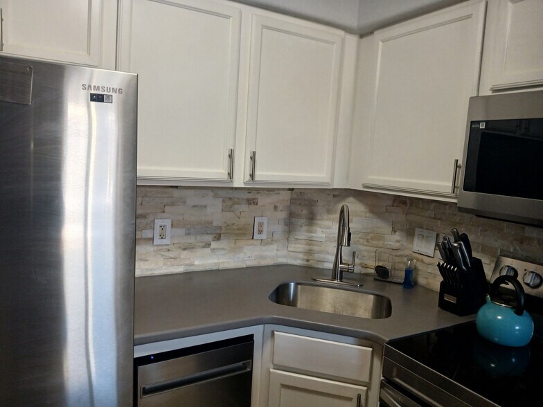 Building Photo - 1833 N Williams St