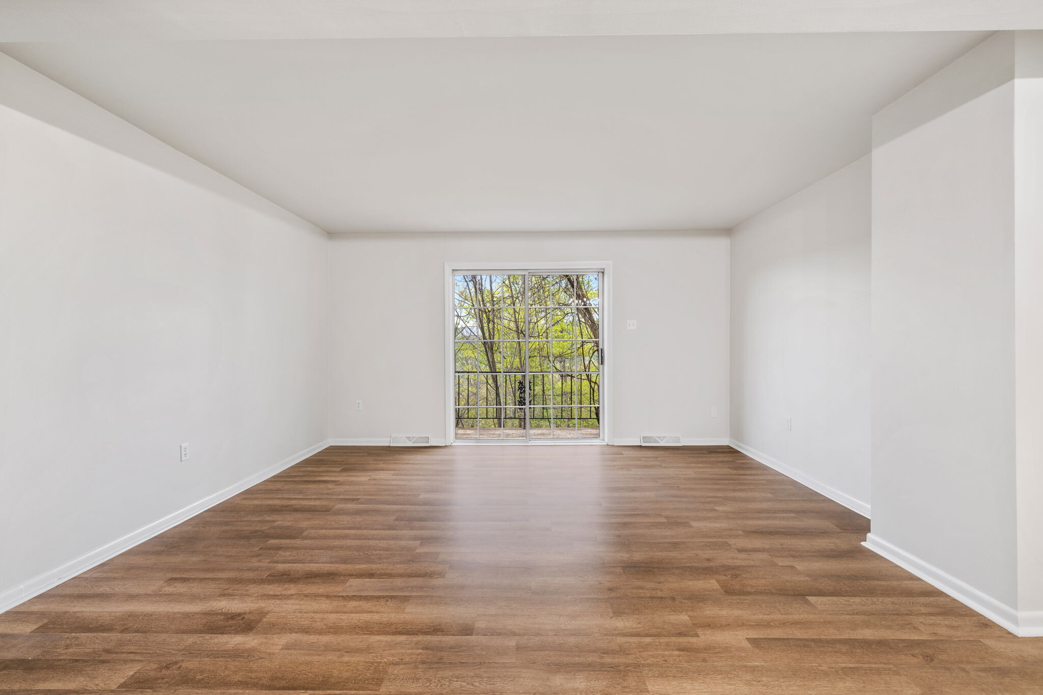 Building Photo - 216 Oakview Dr