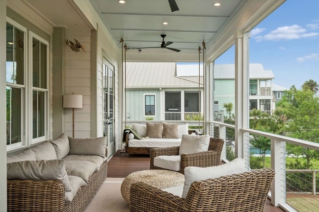 Building Photo - Beautiful 5 Bedroom Marshside Home
