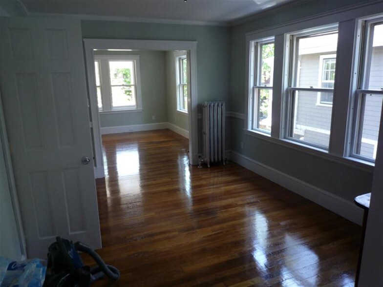 Primary Photo - 17 Milton St