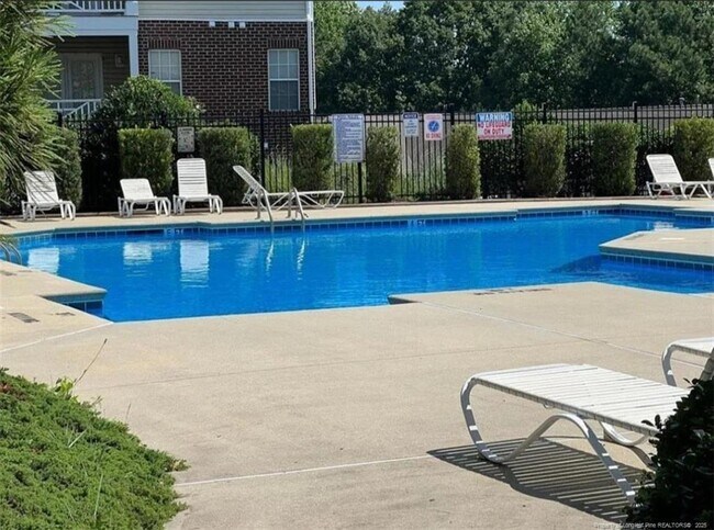 Building Photo - 360 Bubble Creek Ct