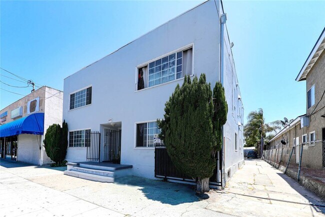 Building Photo - 1432 Cherry Ave