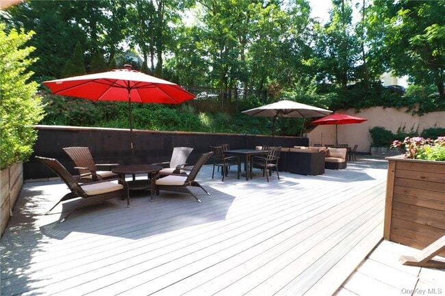 Building Photo - 2 Old Mamaroneck Rd