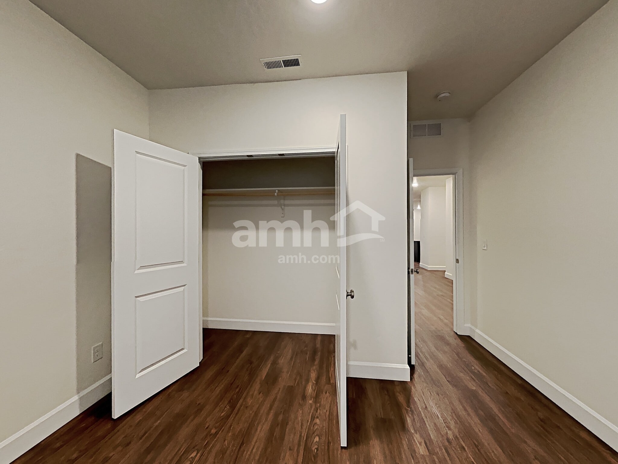 Building Photo - 5100 W Bellevue St