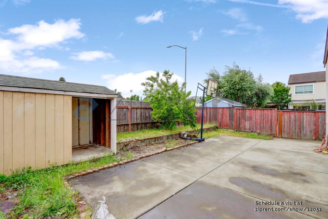 Building Photo - Unit