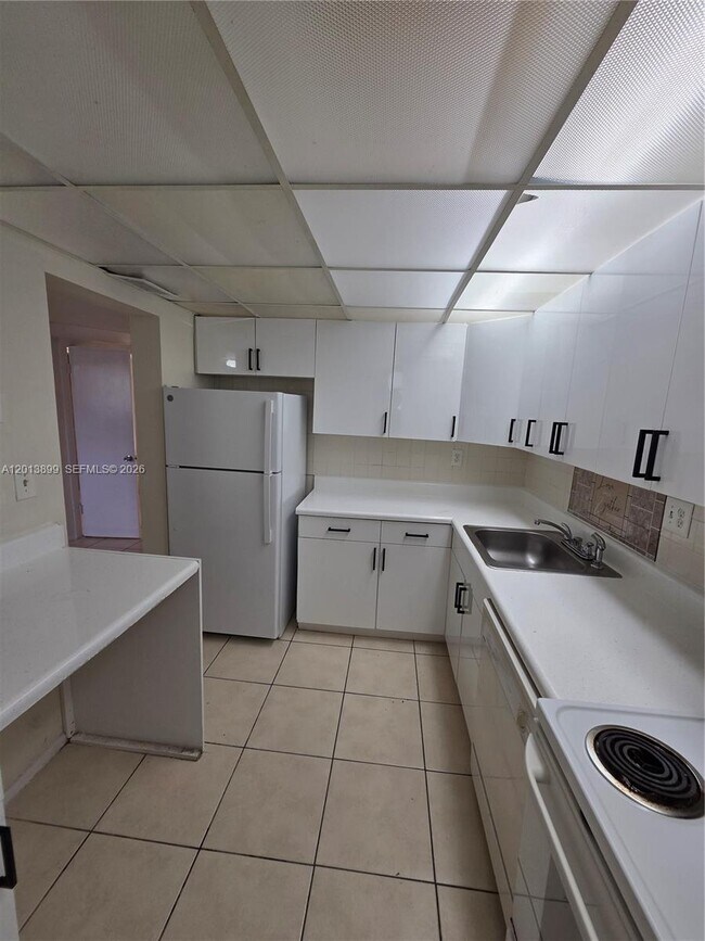 Building Photo - 8051 S Colony Cir
