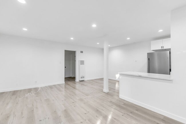 Building Photo - 1138 Cardiff Ave