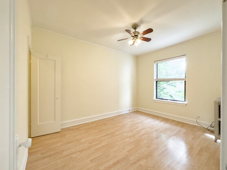 Building Photo - 4854 N Damen Ave