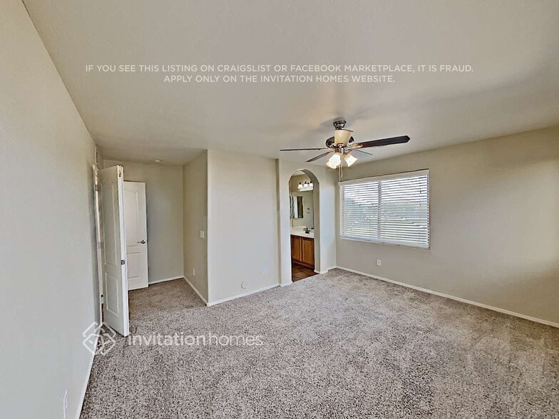 Building Photo - 9833 E Empress Ave