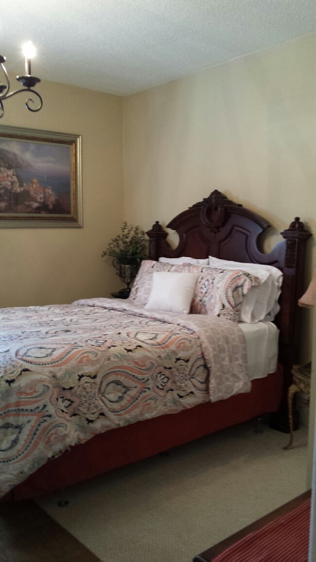 Building Photo - 1905 Ivy St