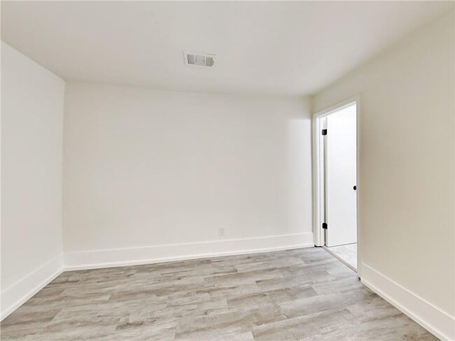 Building Photo - 4013 Hawthorne Cir